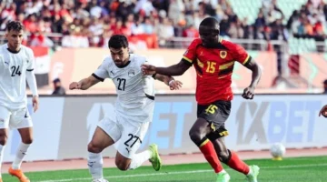 مواجهة قوية.. إصابة خطيرة وهدف ضائع وإنذارين في شوط مصر أنجولا